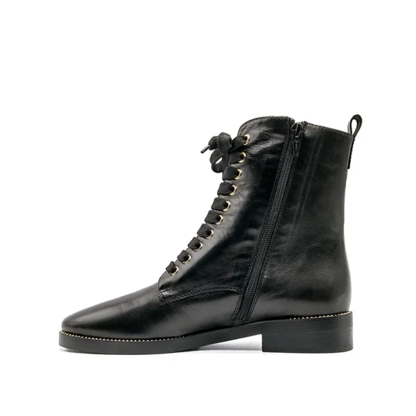 lace-up ankle boots