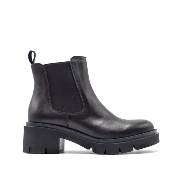 chelsea boots